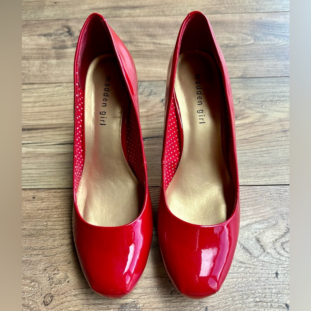 Madden Girl by Steve Madden bright cherry red patent pumps 4” high heels 9.5
